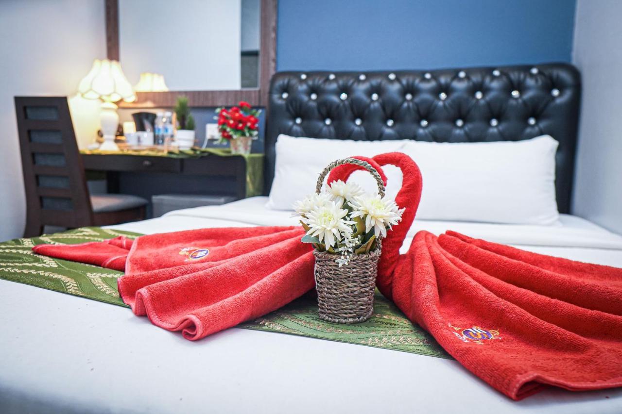 Ghazrins Desaru Hotel Pengerang Kültér fotó